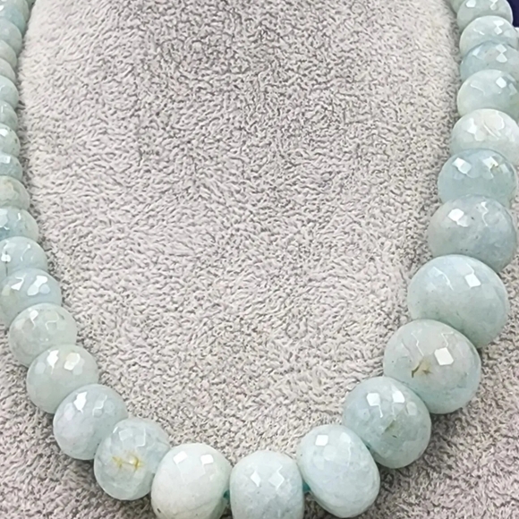 14kt Gold Light Green Jadeite Necklace - Picture 8 of 8
